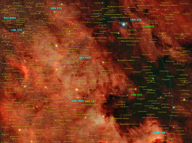 NGC7000 - Nordamerikanebel u. Pelikannebel (annotiert)